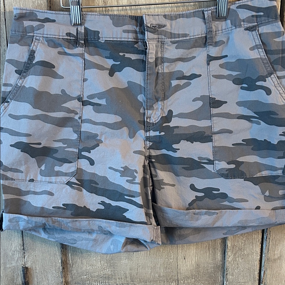 Social Standard by Sanctuary Gray and Black Camouflage Women's Cargo Shorts